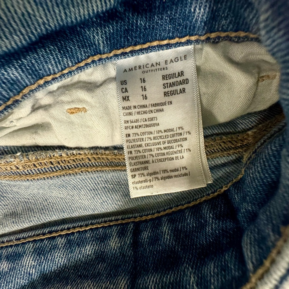 American Eagle Outfitters Light Blue Boyfriend Jeans - Picture 4 of 8